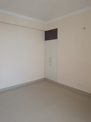 Room in 3 BHK Apartment at Eldeco Eternia, Sitapur Road – for Rent