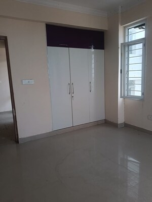 Room in 3 BHK Apartment at Eldeco Eternia, Sitapur Road – for Rent