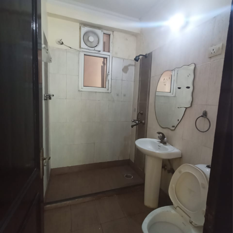 Bathroom, mahagun-maestro 3 Bedroom 1400 Sq.Ft. Apartment In Sector 75 Noida 9299749
