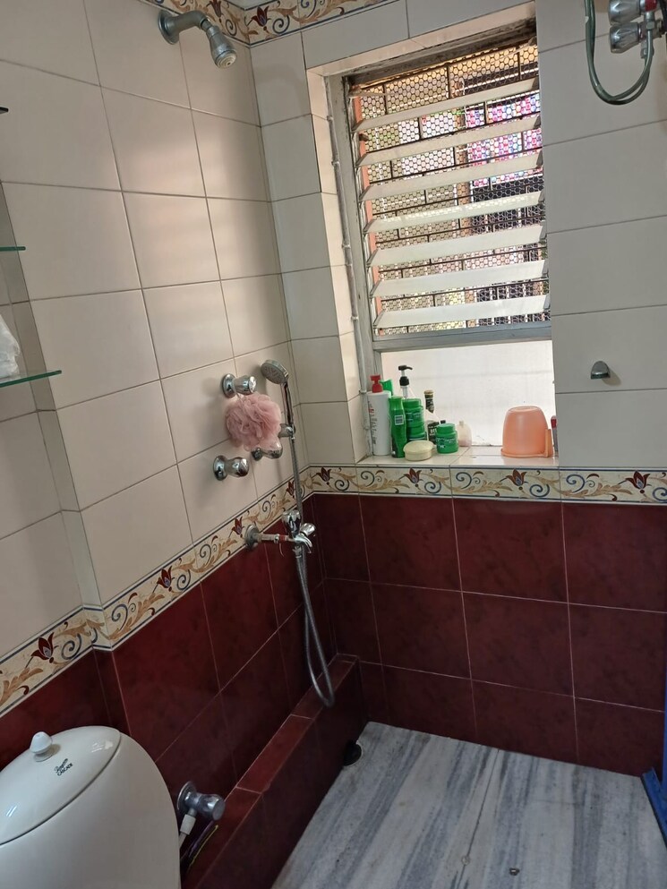 Bathroom, amrapali-ananda-dham 2 Bedroom 1100 Sq.Ft. Apartment In Kalighat Kolkata 9299782