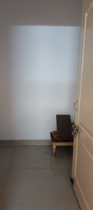 Furnished Amenities in 3 BHK Apartment at Eldeco Eternia, Sitapur Road – for Rent