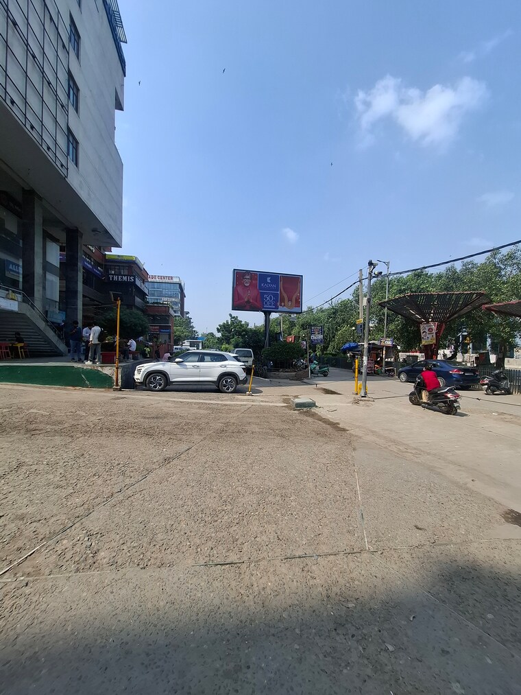 Exterior View, netaji subhash place Commercial Office Space 350 Sq.Ft. In Netaji Subhash Place Delhi 9299773