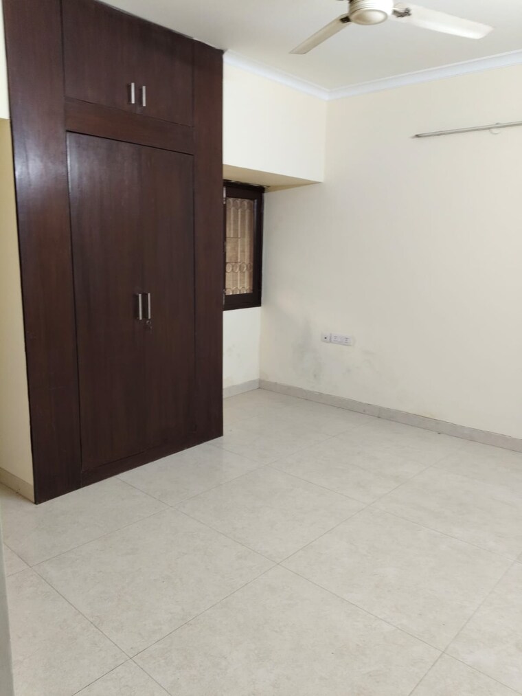 Room, sector 23 dwarka 1 Bedroom 500 Sq.Ft. Apartment In Sector 23 Dwarka Delhi 9299778