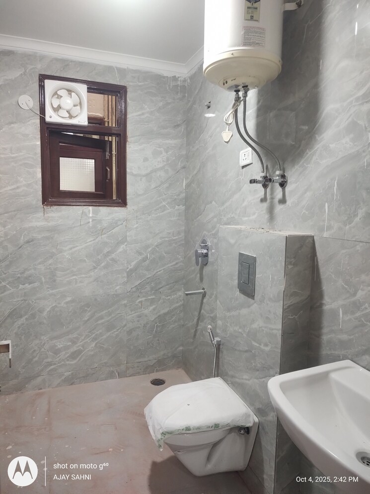 Bathroom, mehrauli 3 Bedroom 1200 Sq.Ft. Builder Floor In Mehrauli Delhi 9299787