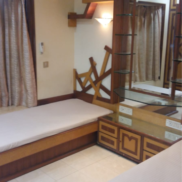 Living Room in 2.5 BHK Apartment at Khan Palace Andheri West, Yari Road – for Rent