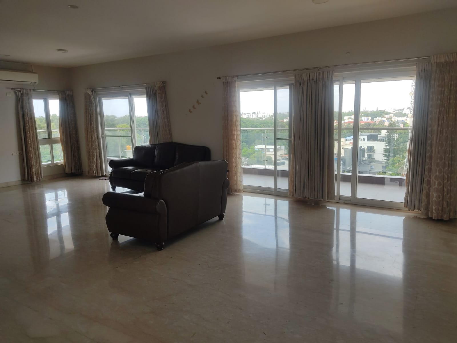 4 BHK + Servant Room Apartment For Rent in Embassy Oasis