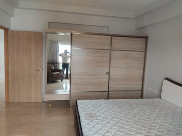 Room in 4 BHK Apartment at Embassy Oasis, Frazer Town – for Rent