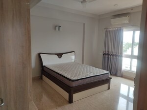 Bedroom in 4 BHK Apartment at Embassy Oasis, Frazer Town – for Rent