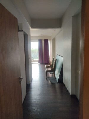 Bathroom in 4 BHK Apartment at Embassy Oasis, Frazer Town – for Rent