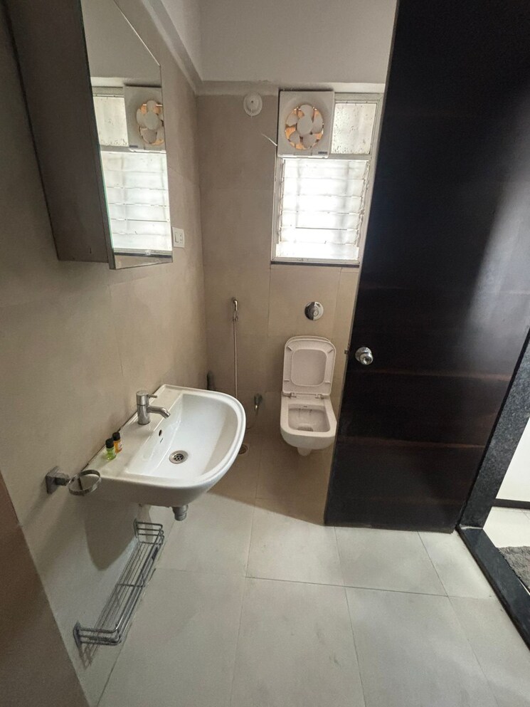Bathroom, sharada-alliance-paritosh 3 Bedroom 1173 Sq.Ft. Apartment In Balewadi Pune 9299829