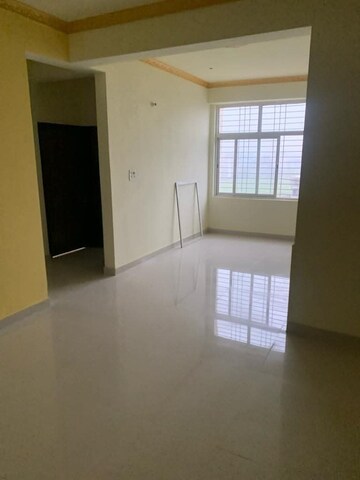 Room in 3 BHK Apartment at Kidwaipuri – for Sale