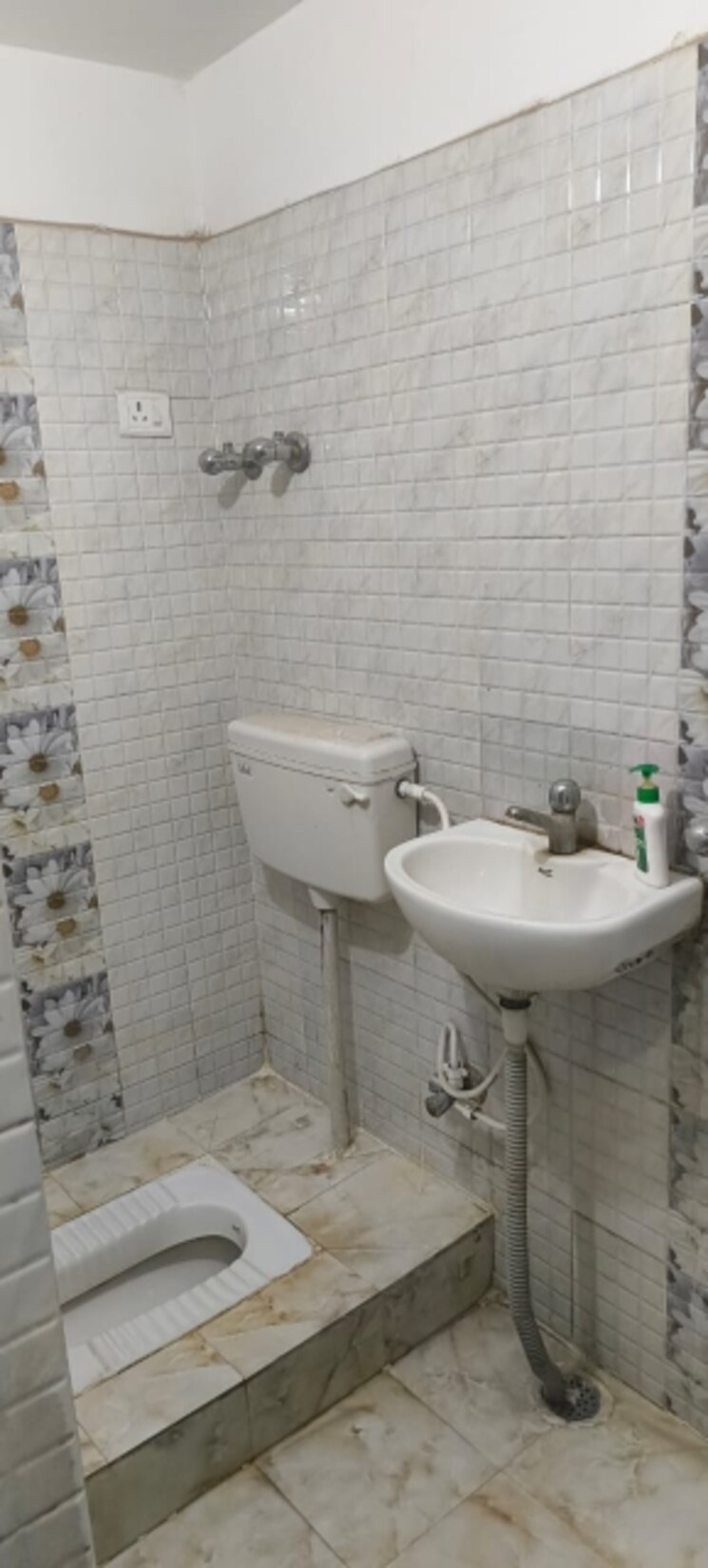 Bathroom, kidwaipuri 3 Bedroom 1300 Sq.Ft. Apartment In Kidwaipuri Patna 9299861