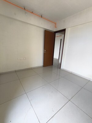 Room in 1 BHK Apartment at Chandak 34 Park Estate, Goregaon West – for Rent