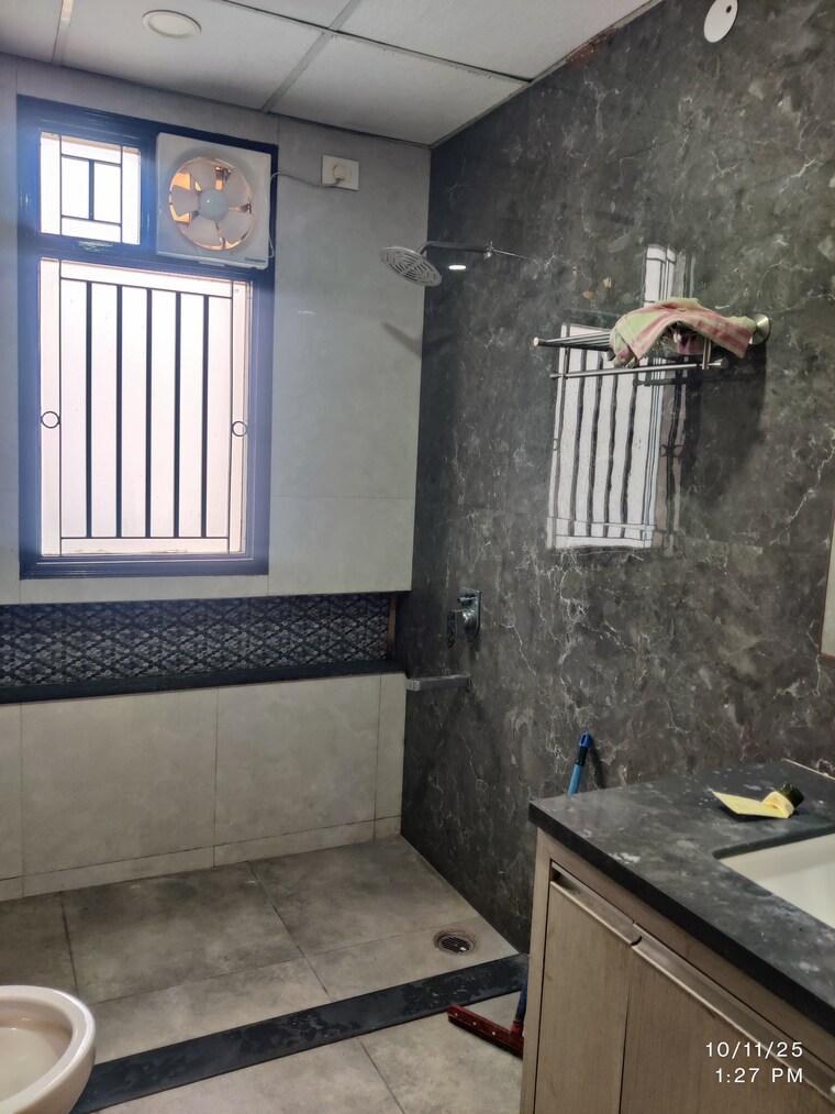 Bathroom, sector 15 ii 2 Bedroom 1600 Sq.Ft. Builder Floor In Sector 15 ii Gurgaon 9299926