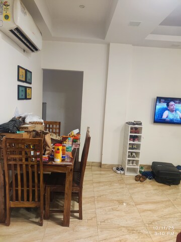 Living Room in 3 BHK Builder Floor at Sector 30 – for Rent