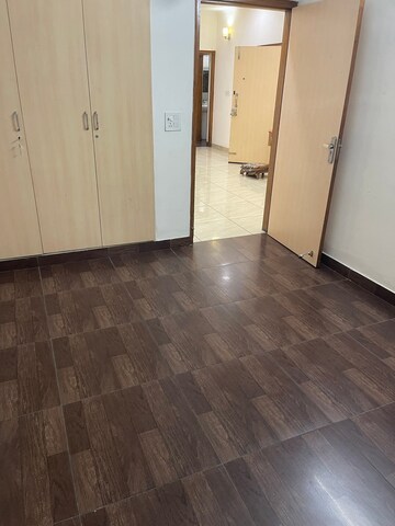 Room in 3 BHK Builder Floor at Lajpat Nagar – for Rent