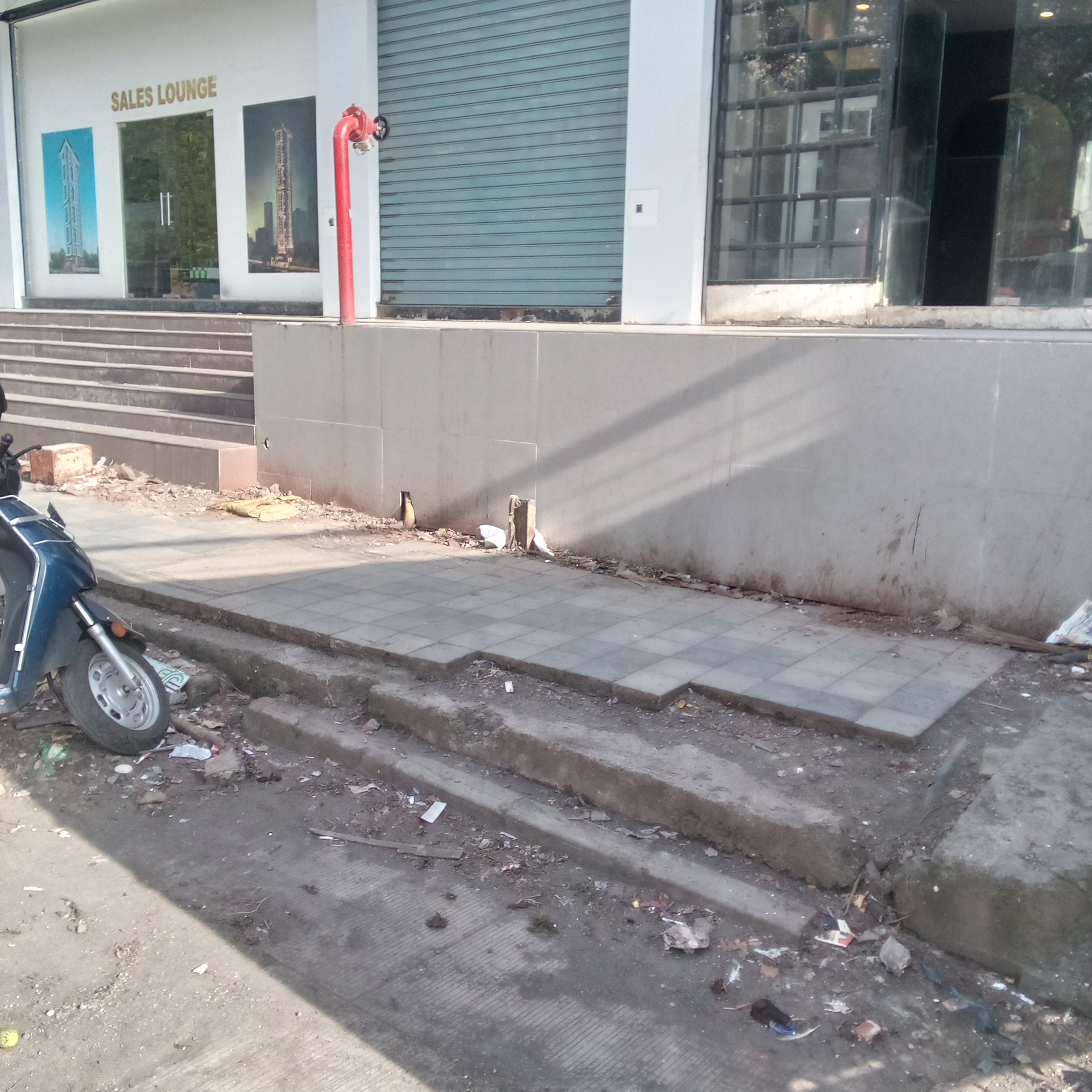 Showroom For Rent in IM Applaud 38