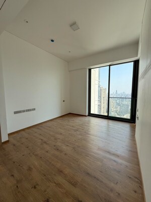 Room in 4 BHK Apartment at Prabhadevi – for Rent