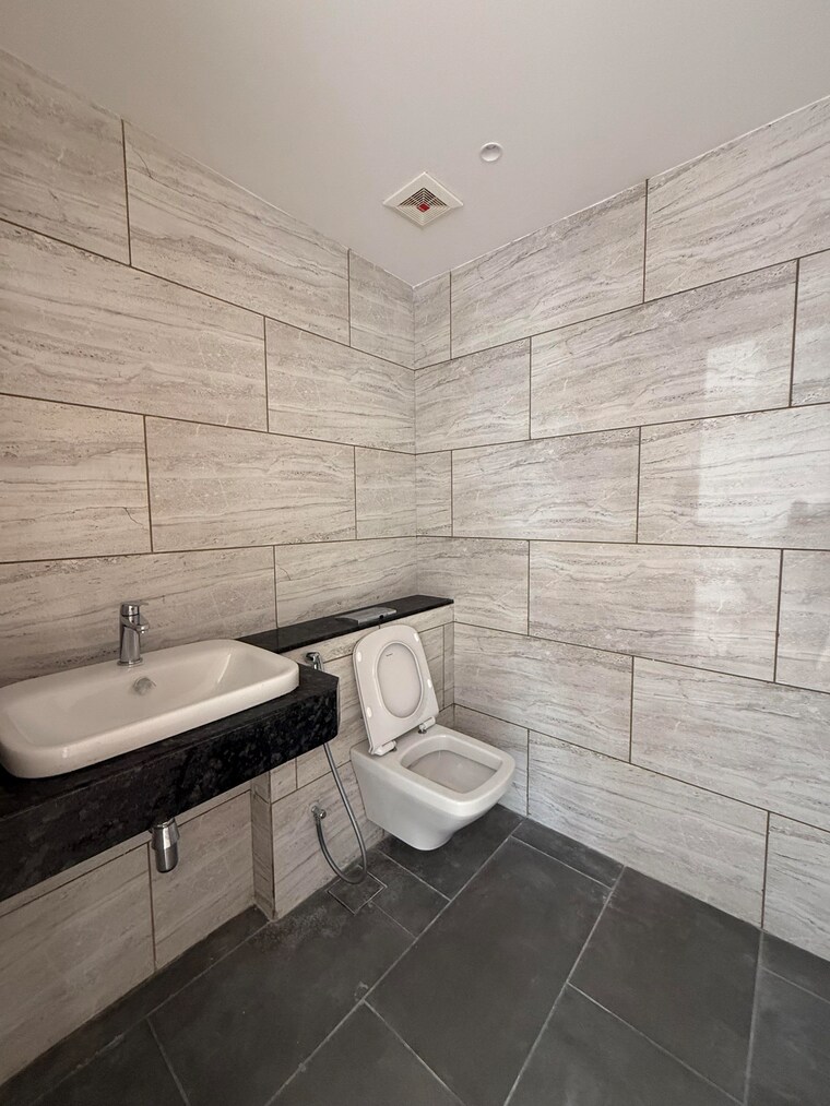 Bathroom, prabhadevi 4 Bedroom 2006 Sq.Ft. Apartment In Prabhadevi Mumbai 9300007