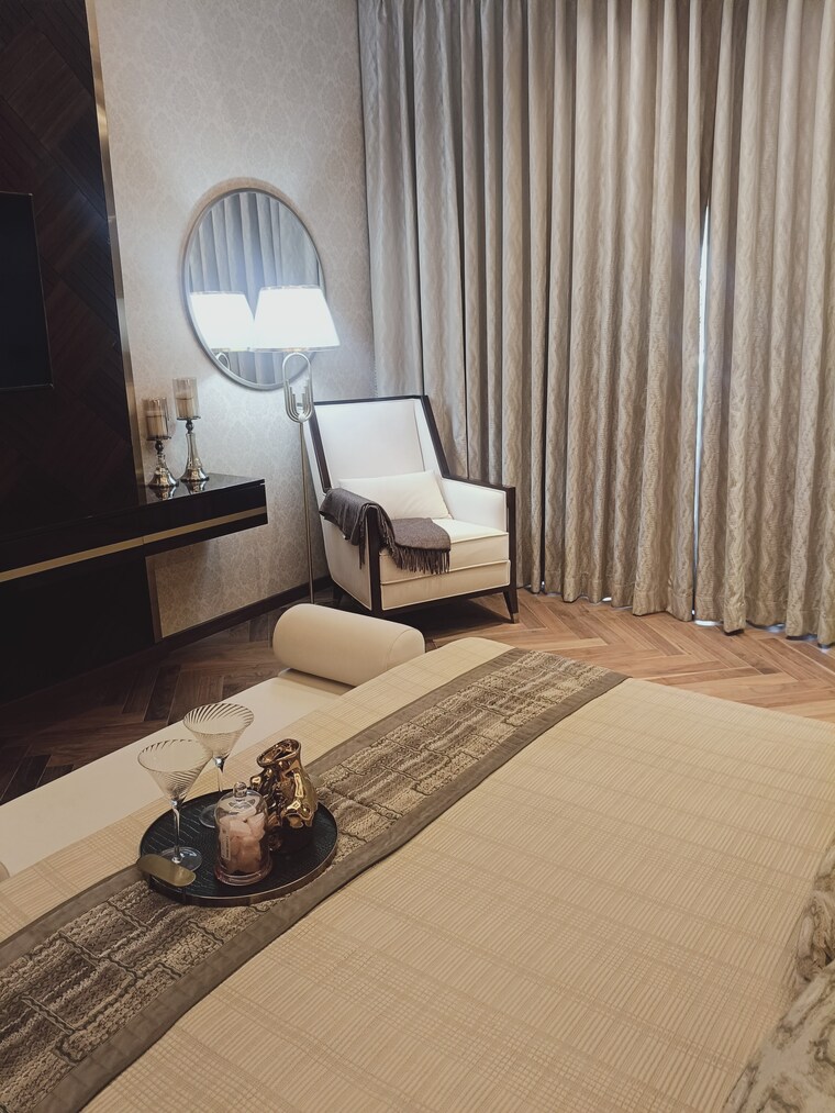 Team Area, mahagun-medalleo 3.5 Bedroom 2500 Sq.Ft. Apartment In Sector 107 Noida 9300036