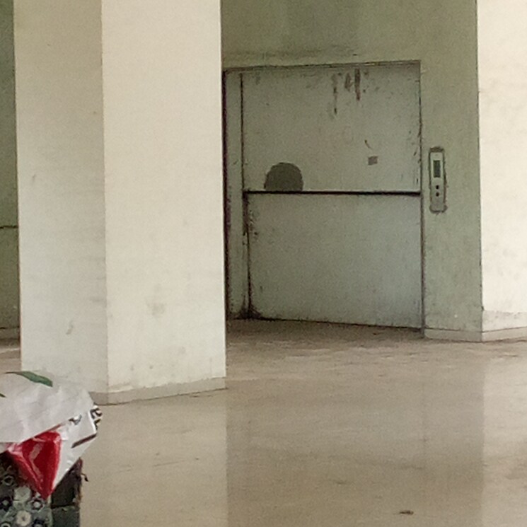 Room, lotus-lotus-heights Commercial Showroom 6500 Sq.Ft. In Malad West Mumbai 9300040