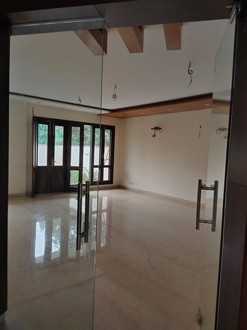 Room in 6+ BHK Villa at Ansal Sushant Floors, Sushant Lok ii – for Rent