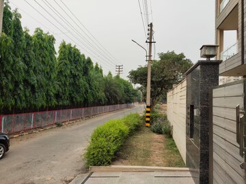 6+ BHK Villa – Garden View at Ansal Sushant Floors, Sushant Lok ii - for Rent