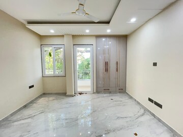 Master Bedroom in 4 BHK Builder Floor at Arya Chittaranjan Park, Kalkaji – for Rent
