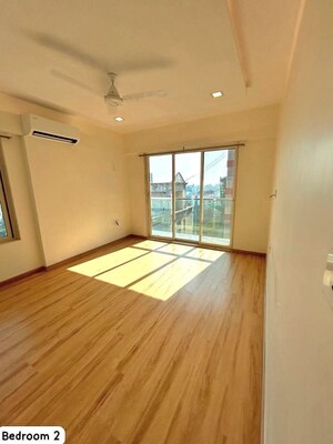 2 BHK Apartment For Rent in Juhu Gulmohar CHS, Vile Parle West