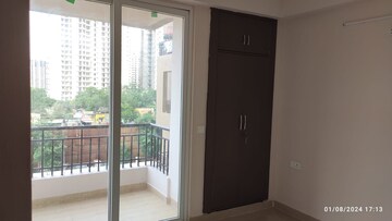 Room in 2 BHK Apartment at Panchsheel Greens II, Sector 16 Greater Noida – for Rent