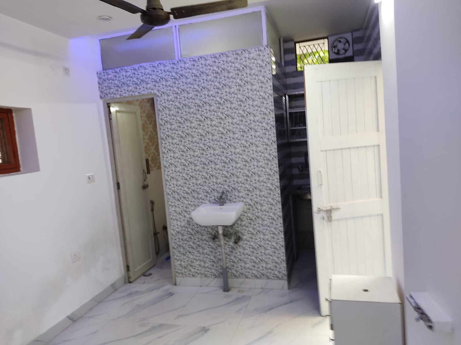 1 BHK Independent House For Rent in Dda Flat Pkt1