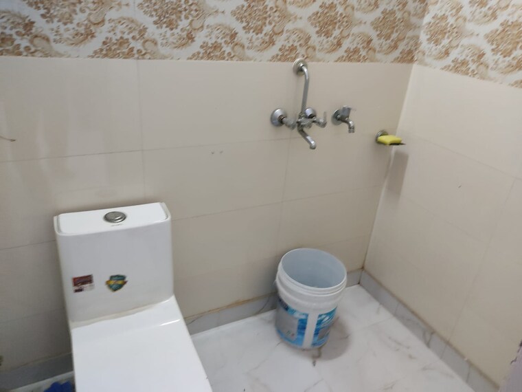 Bathroom, mayur vihar phase 1 1 Bedroom 500 Sq.Ft. Independent House In Mayur Vihar Phase 1 Delhi 9300131