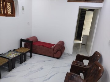 Living Room in 1 BHK Independent House at Mayur Vihar Phase 1 – for Rent