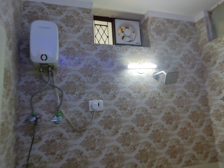 Bathroom, mayur vihar phase 1 1 Bedroom 500 Sq.Ft. Independent House In Mayur Vihar Phase 1 Delhi 9300131