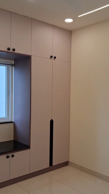 Room in 3 BHK Apartment at Prestige Beverly Hills, Kokapet – for Rent