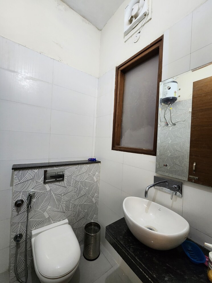Bathroom, pir machalla 3 Bedroom 1450 Sq.Ft. Builder Floor In Pir Machalla Zirakpur 9300155