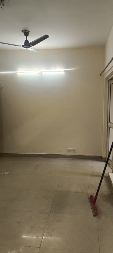 Room in 2 BHK Apartment at Gardenia Golf City, Sector 75 – for Rent