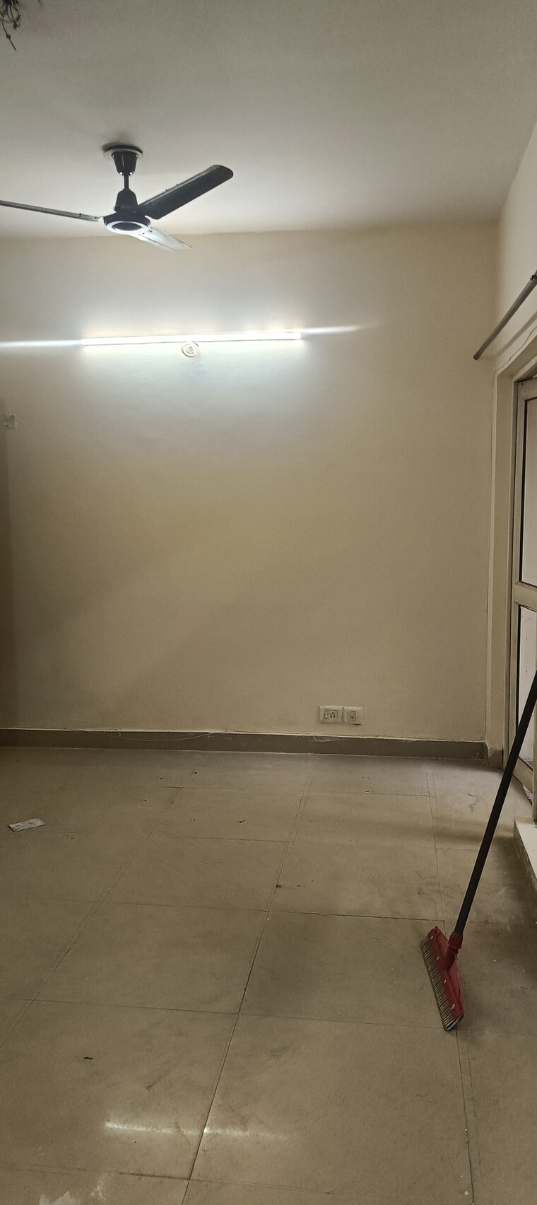 Room, gardenia-golf-city 2 Bedroom 950 Sq.Ft. Apartment In Sector 75 Noida 9300157