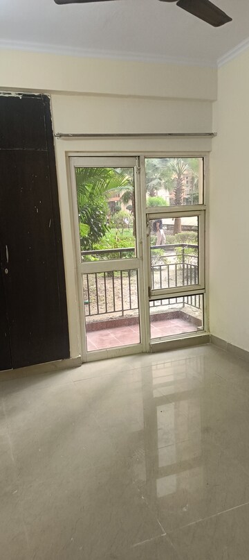 Room in 2 BHK Apartment at Gardenia Golf City, Sector 75 – for Rent
