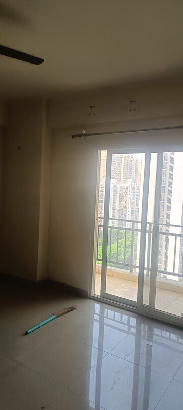 Room in 3 BHK Apartment at Gardenia Gateway, Sector 75 – for Rent