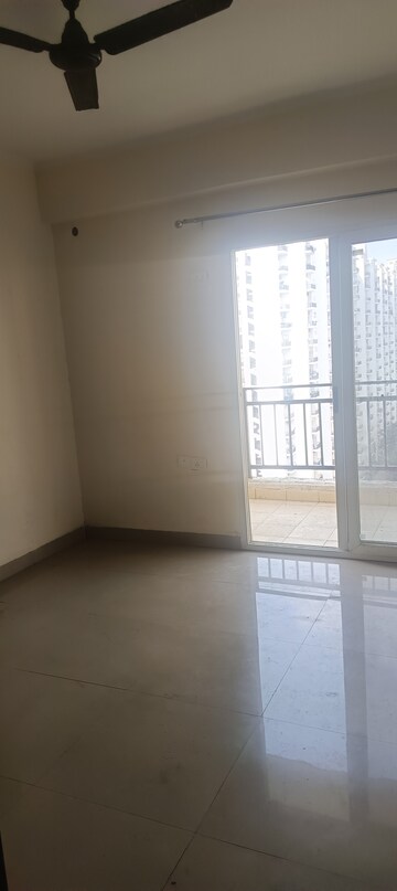 Room in 3 BHK Apartment at Gardenia Gateway, Sector 75 – for Rent