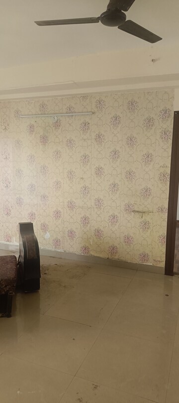 Furnished Amenities in 3 BHK Apartment at Gardenia Gateway, Sector 75 – for Rent