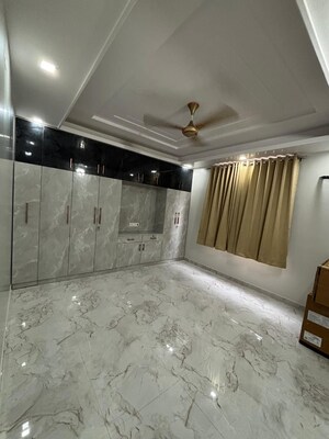 Master Bedroom in 3 BHK Apartment at Mansarovar Extension – for Rent