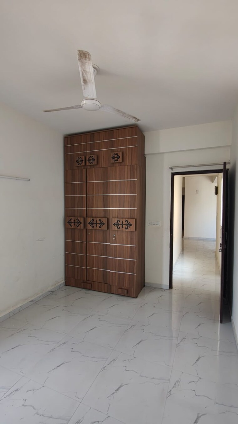 Room, sector 62 2 Bedroom 636 Sq.Ft. Apartment In Sector 62 Gurgaon 9300182