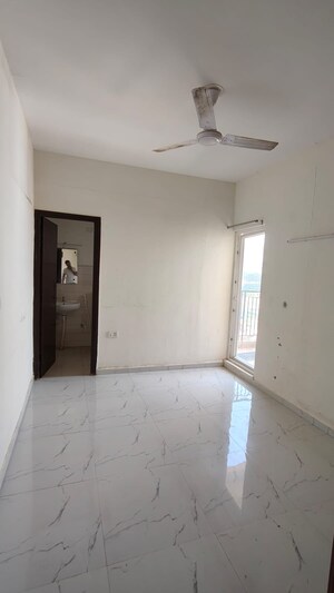 Room in 2 BHK Apartment at Sector 62 – for Sale