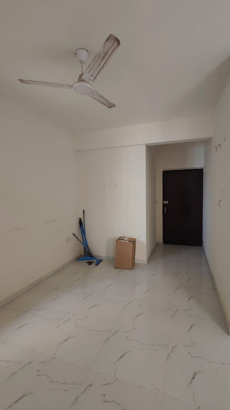 Room, sector 62 2 Bedroom 636 Sq.Ft. Apartment In Sector 62 Gurgaon 9300182