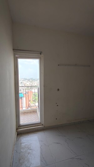 Room in 2 BHK Apartment at Sector 62 – for Sale