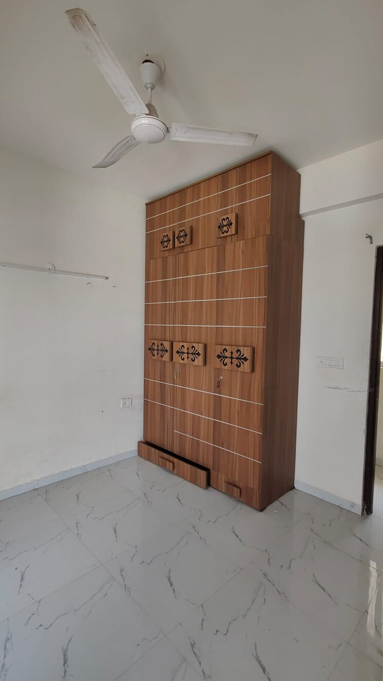 Room, sector 62 2 Bedroom 636 Sq.Ft. Apartment In Sector 62 Gurgaon 9300182