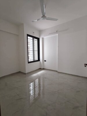 Room in 2 BHK Apartment at Unique Youtopia, Kharadi – for Rent
