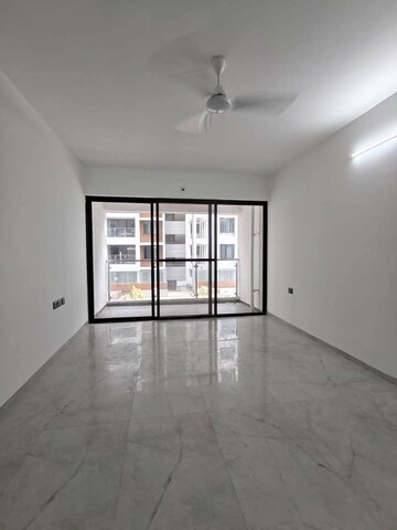 Room in 2 BHK Apartment at Unique Youtopia, Kharadi – for Rent
